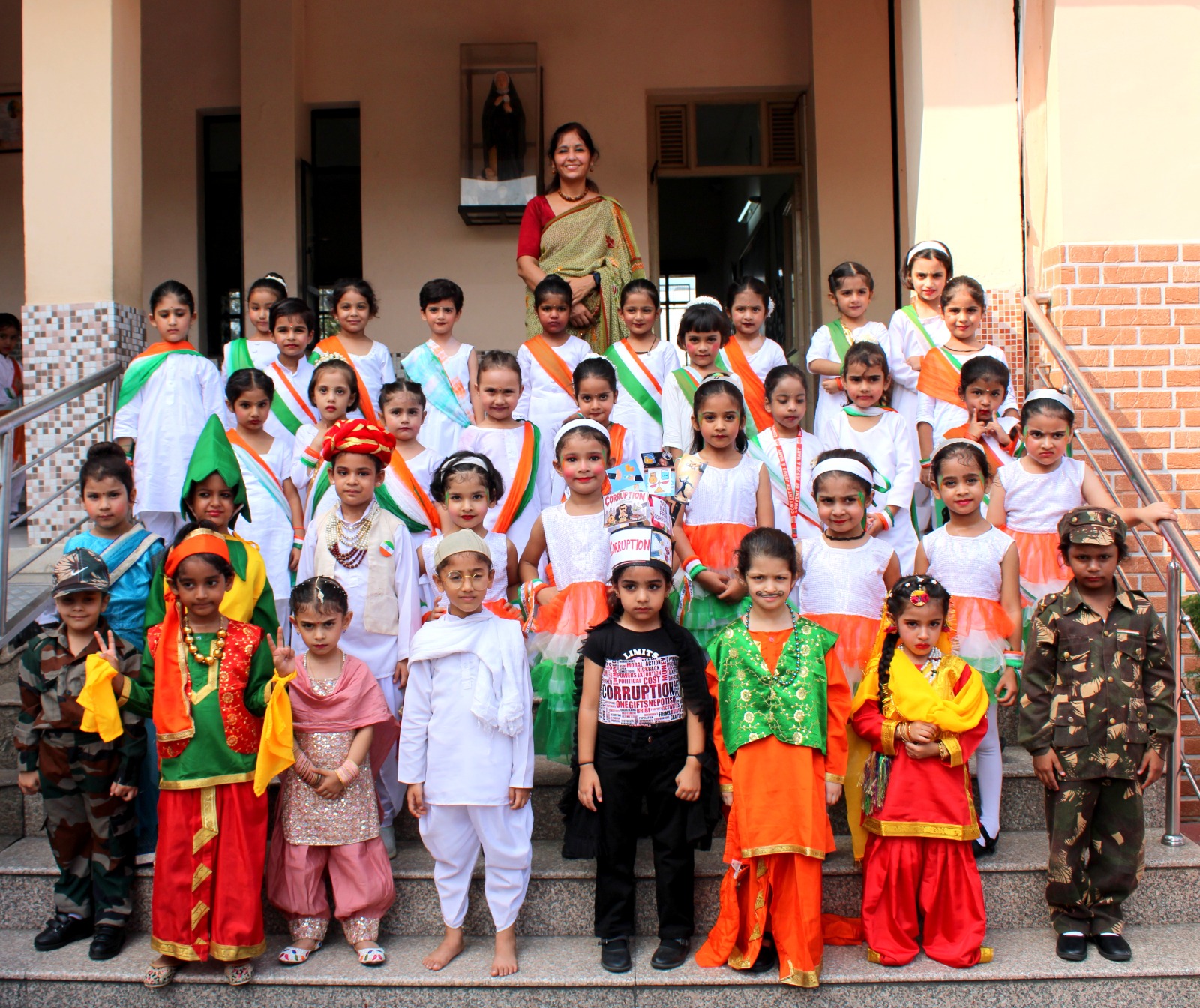 Proud Little Indians – Fancy Dress CLASSES- LKG & UKG